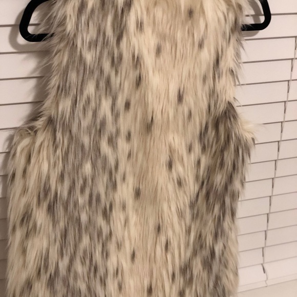 Fake fur vest - Picture 2 of 3